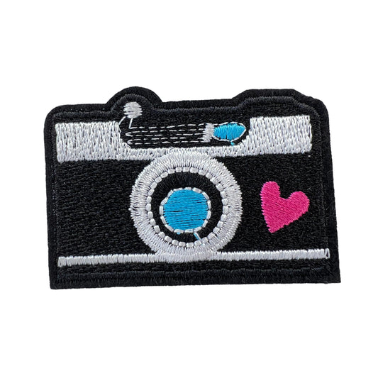 P0196-zwarte-camera-met-roze-hartje-patch